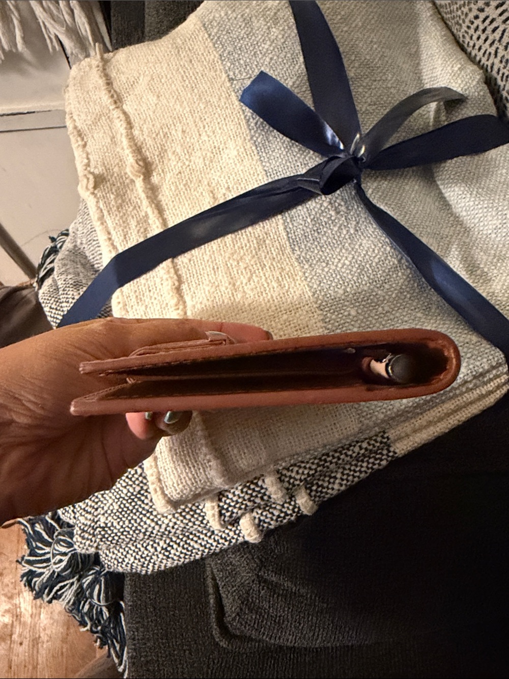 BEIS Tan Leather Passport Wallet with Pen Loop - Picture 8 of 8